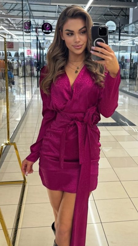 Krotka-sukienka-z-roza-w-pasie-LaMilla-fuksja (1)