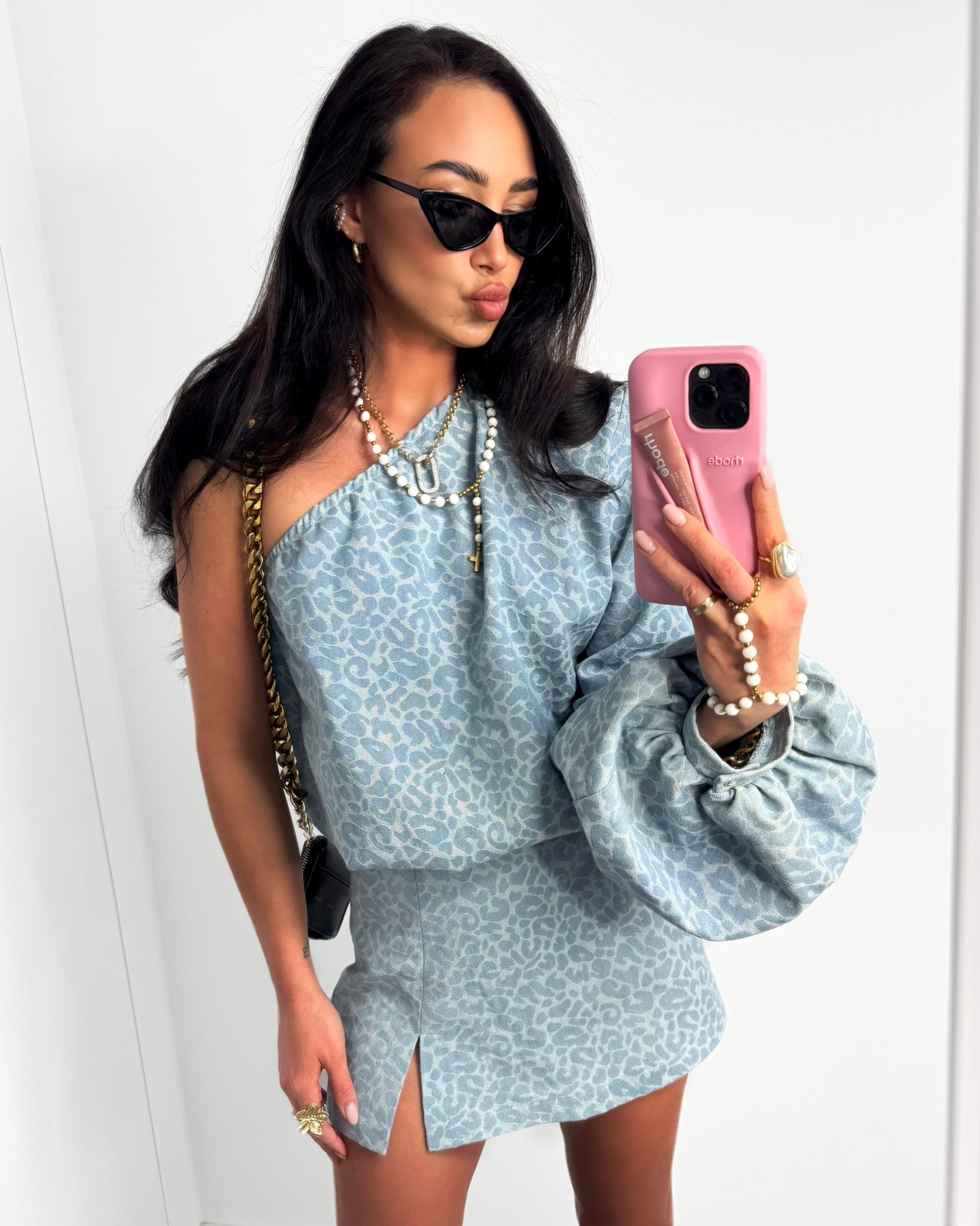 1ecf0ccb-d043-4c54-8bbf-18ff88457140