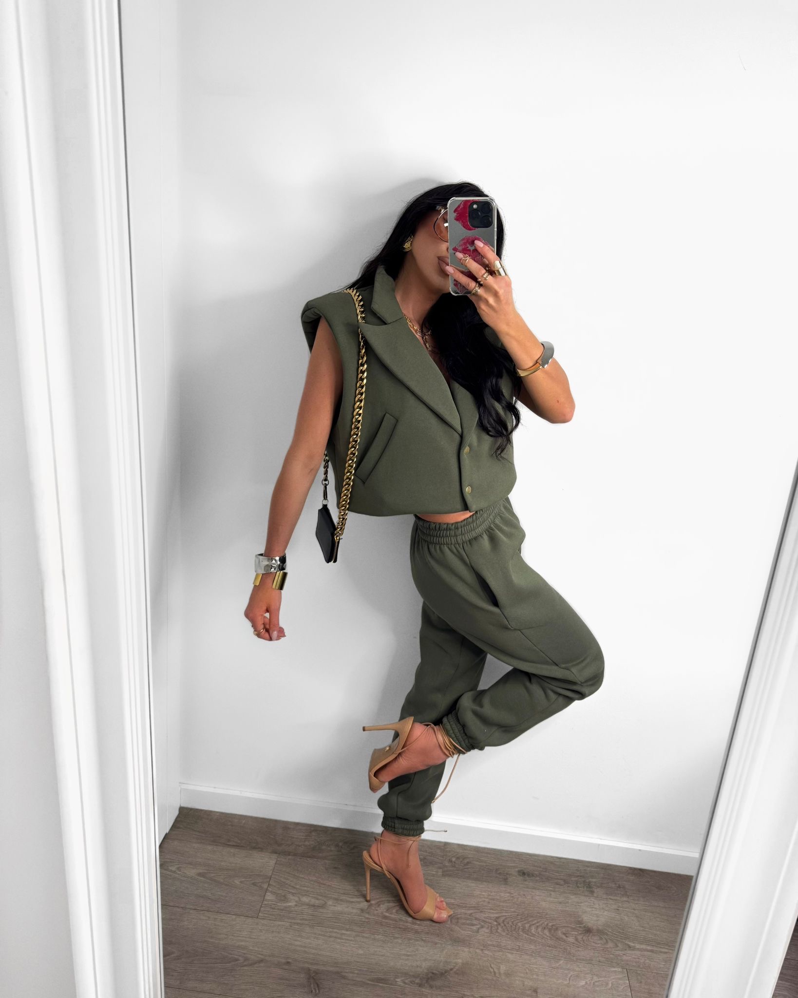 27bfb560-9d6b-40d8-a2d9-d98daad0beb3