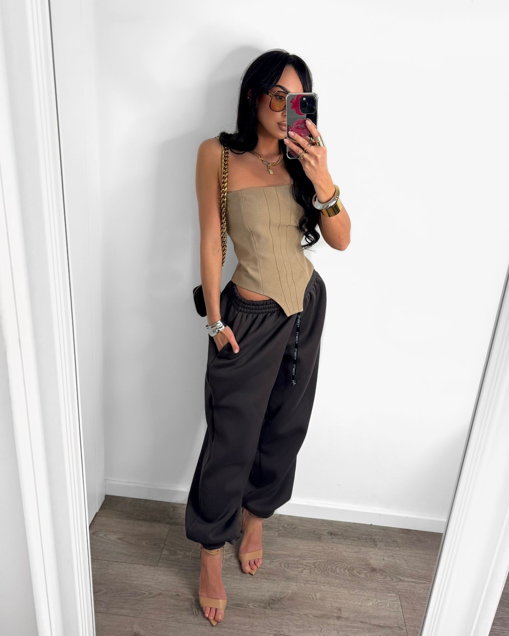 ef5134d8-93b2-454b-97b4-2a17e7e12821